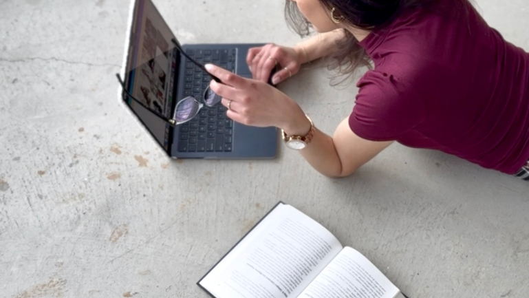 Stan Virtual Assistant The ULTIMATE Virtual Assistant Beginner's Manual by @virtualvivian | Stan